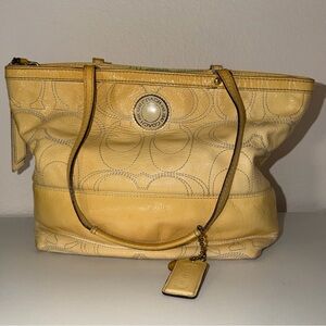 Coach Signature Stitched Patent Leather Tote – Buttercup Yellow (F19198)